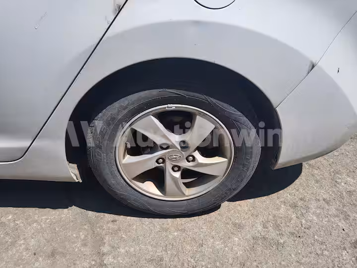 Hyundai Avante 2012 — 13