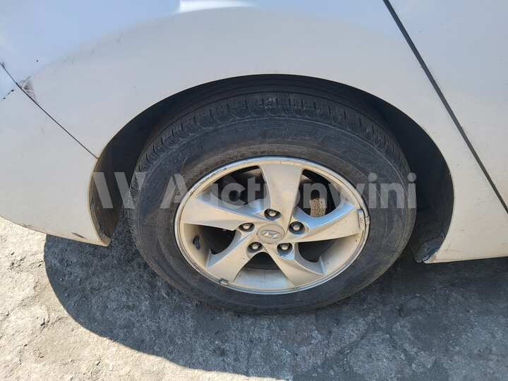 Hyundai Avante 2012 — 16