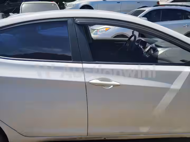 Hyundai Avante 2012 — 17