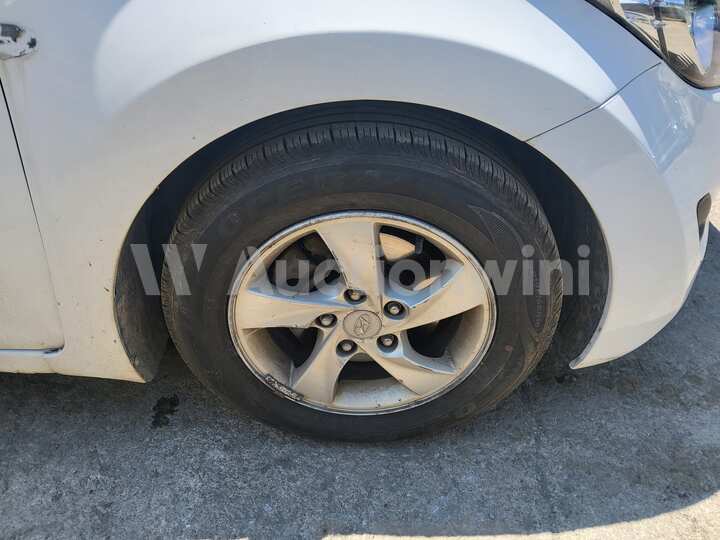 Hyundai Avante 2012 — 18