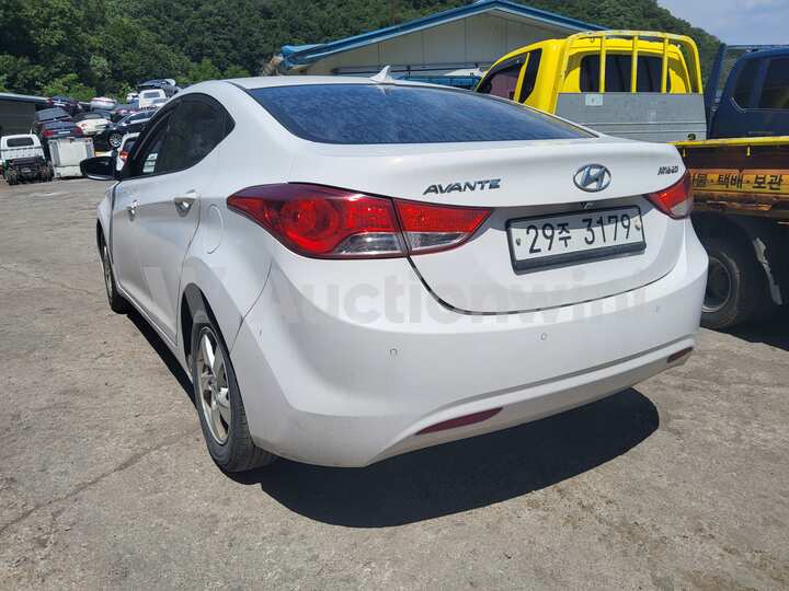Hyundai Avante 2012 — 3