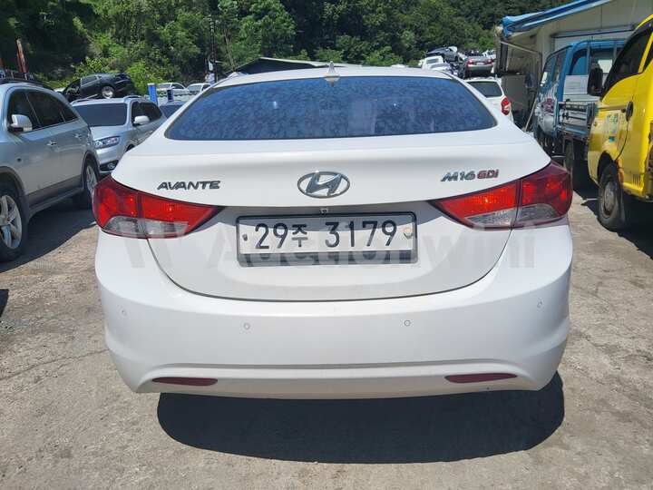 Hyundai Avante 2012 — 4