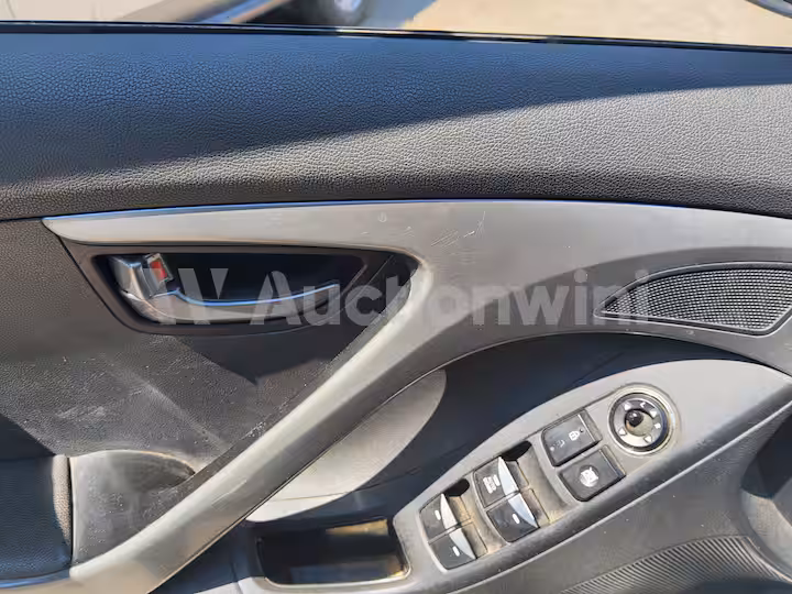 Hyundai Avante 2012 — 32