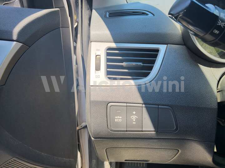 Hyundai Avante 2012 — 33