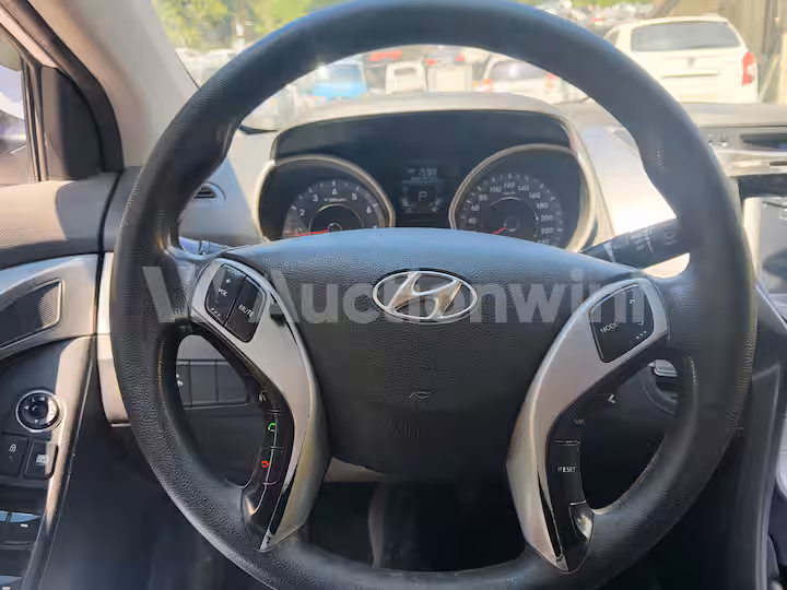 Hyundai Avante 2012 — 36