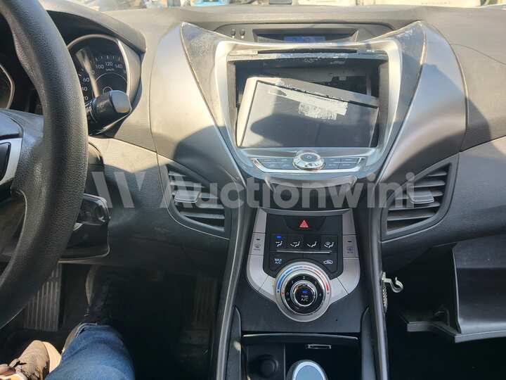 Hyundai Avante 2012 — 38