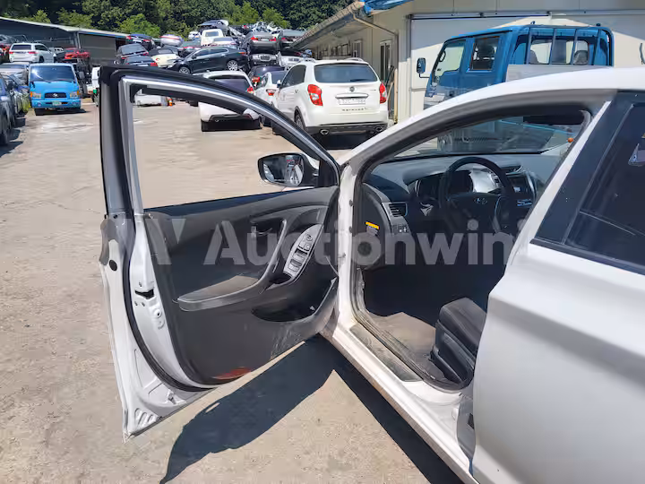 Hyundai Avante 2012 — 43