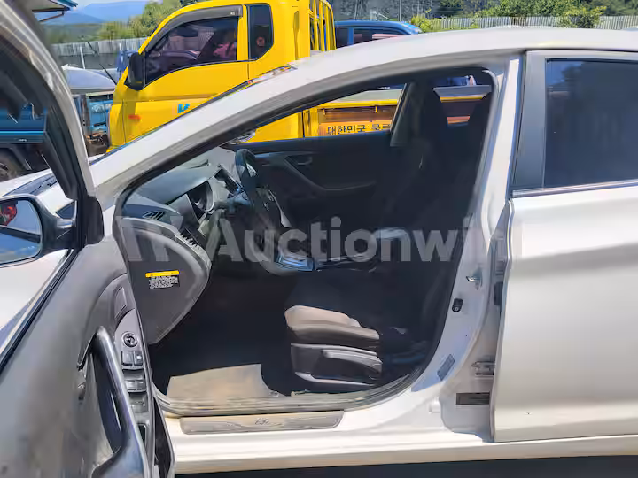 Hyundai Avante 2012 — 44