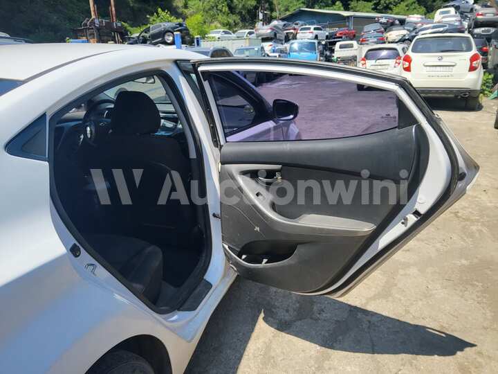 Hyundai Avante 2012 — 53
