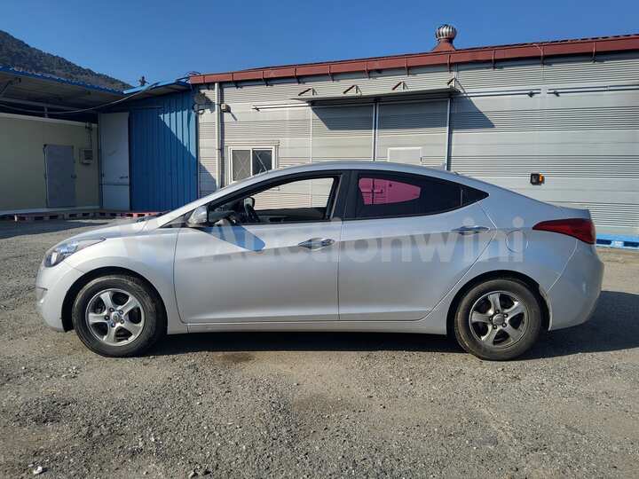Hyundai Avante 2013 — 3