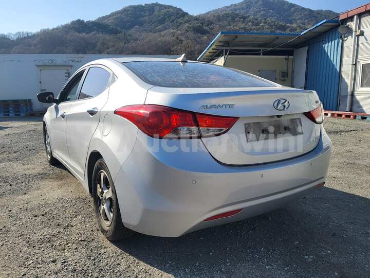 Hyundai Avante 2013 — 4