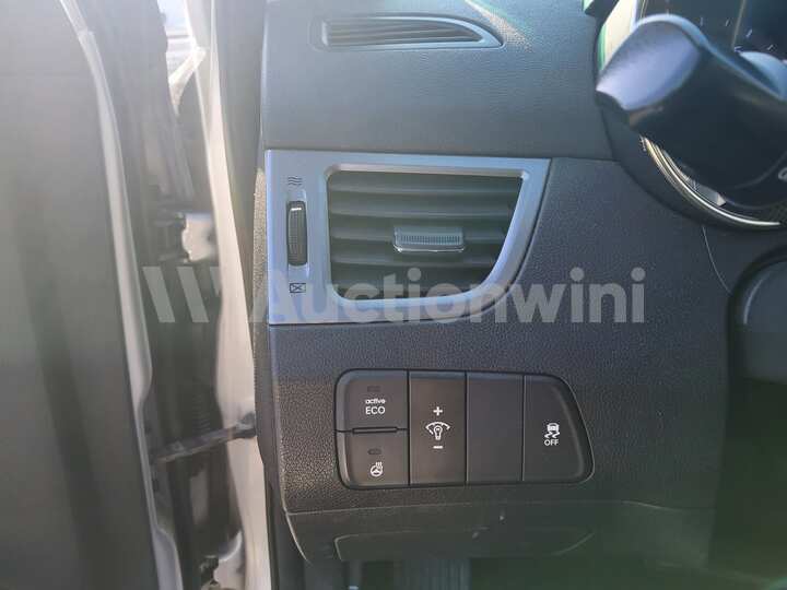 Hyundai Avante 2013 — 35
