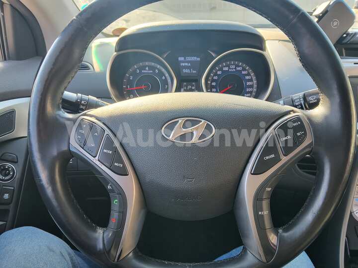 Hyundai Avante 2013 — 38