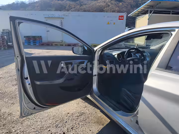 Hyundai Avante 2013 — 45