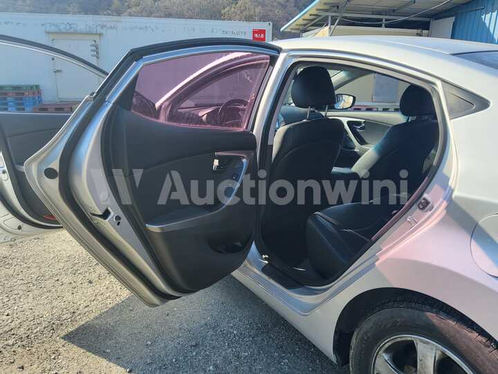 Hyundai Avante 2013 — 47