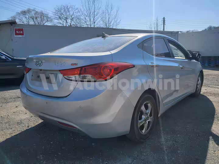 Hyundai Avante 2013 — 6