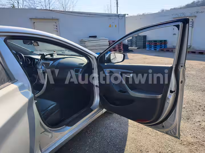 Hyundai Avante 2013 — 57