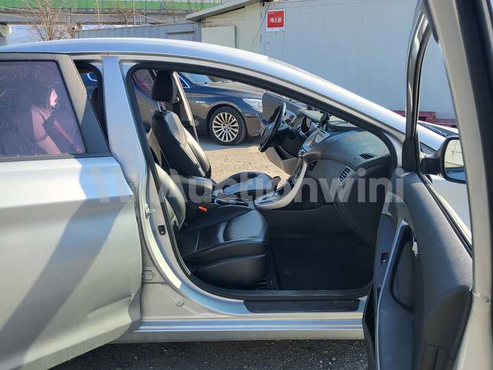 Hyundai Avante 2013 — 58