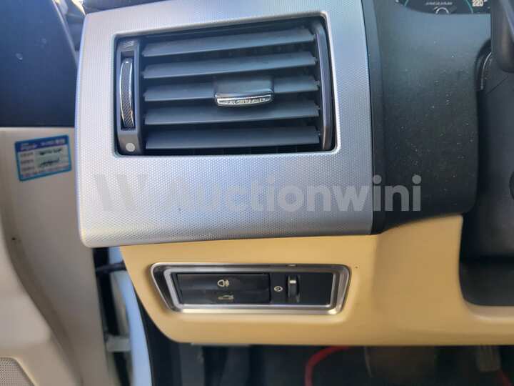 Jaguar XF 2014 — 36