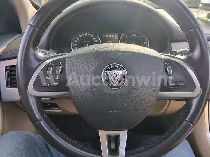 Jaguar XF 2014 — 39