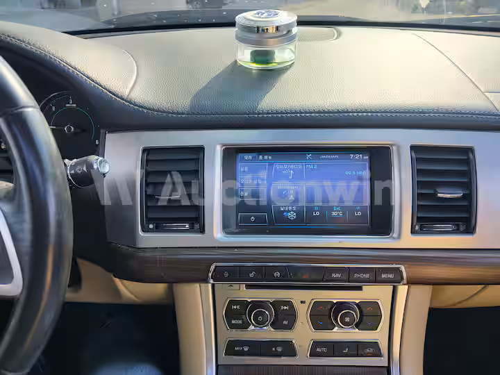 Jaguar XF 2014 — 40