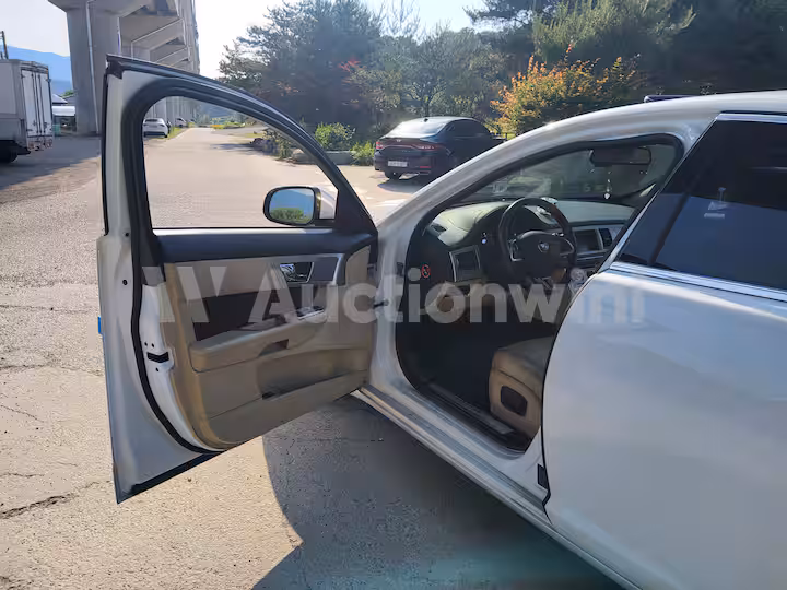Jaguar XF 2014 — 48