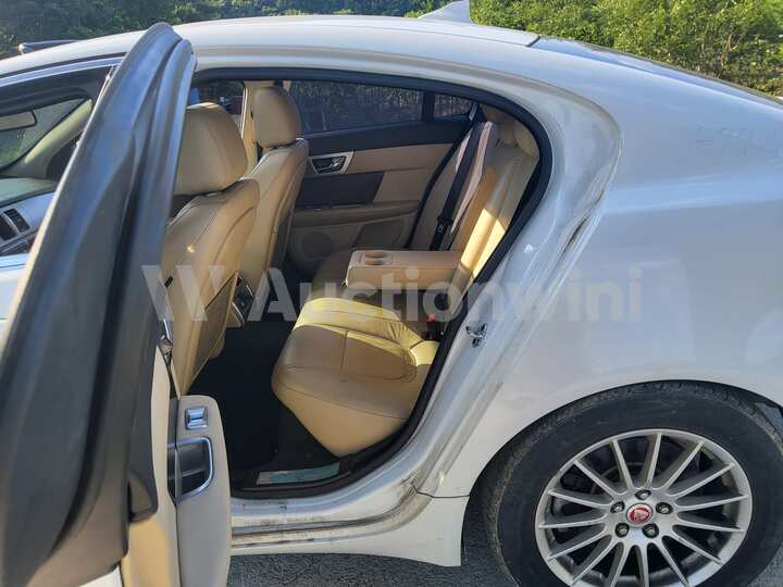 Jaguar XF 2014 — 52