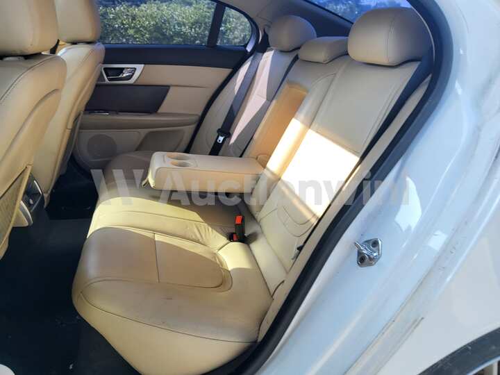 Jaguar XF 2014 — 53