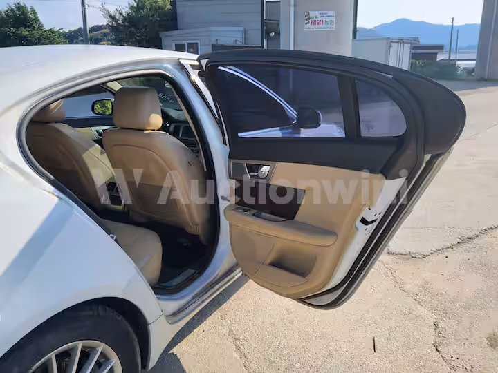 Jaguar XF 2014 — 59