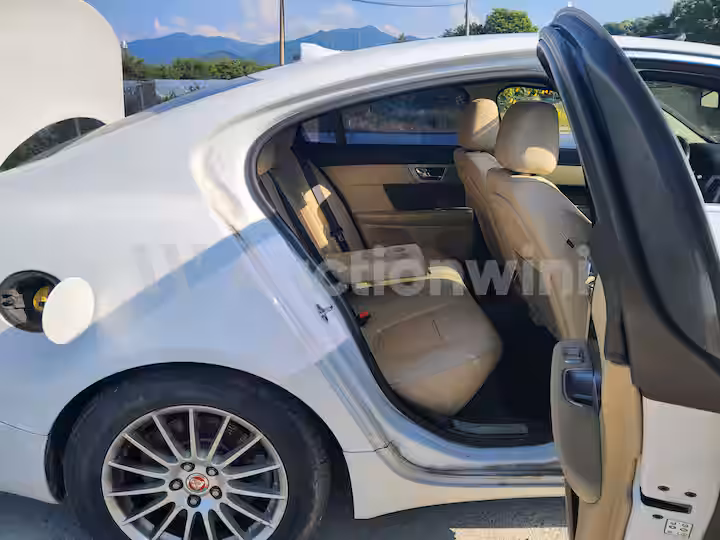 Jaguar XF 2014 — 60