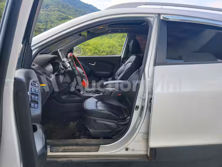 Hyundai Tucson 2013 — 49