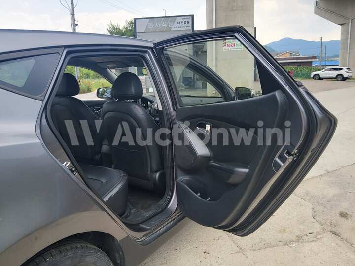 Hyundai Tucson 2011 — 54