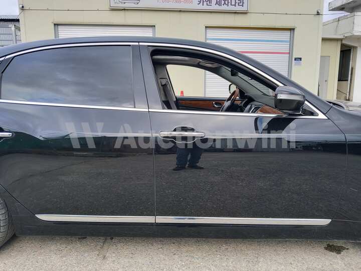 Hyundai Equus 2010 — 18