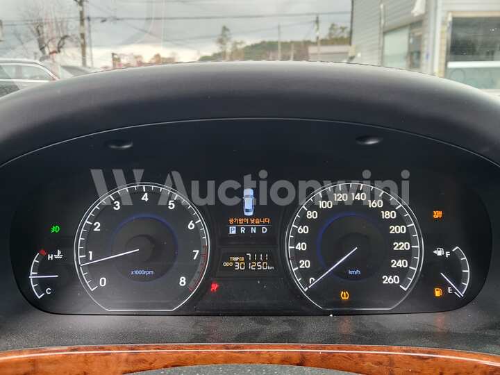 Hyundai Equus 2010 — 36
