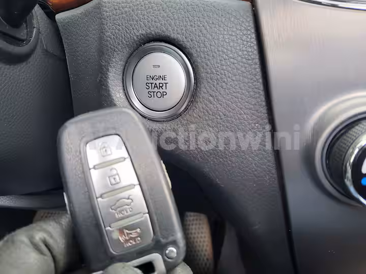 Hyundai Equus 2010 — 39