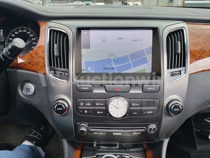 Hyundai Equus 2010 — 40