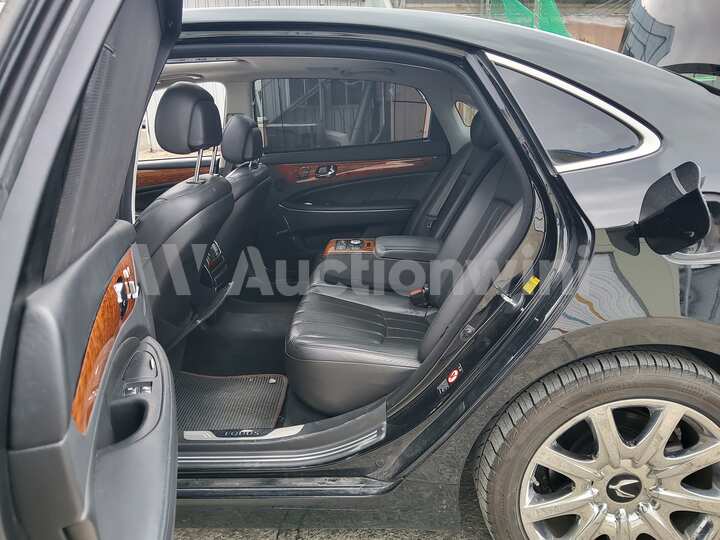 Hyundai Equus 2010 — 53