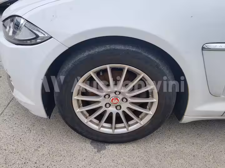 Jaguar XF 2014 — 13