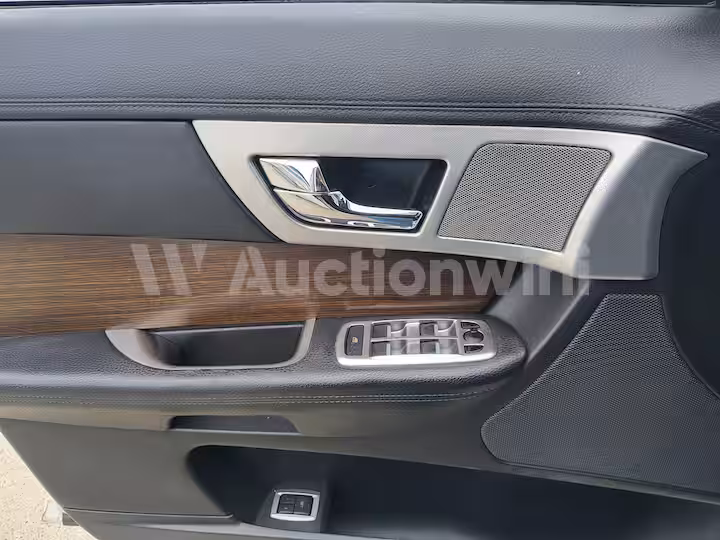 Jaguar XF 2014 — 35