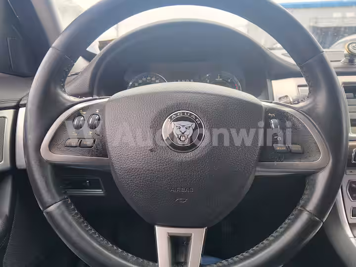 Jaguar XF 2014 — 38