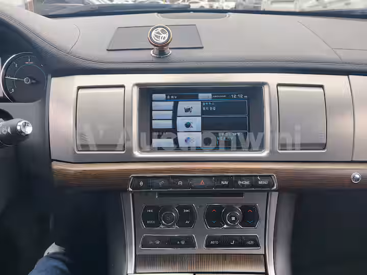 Jaguar XF 2014 — 39