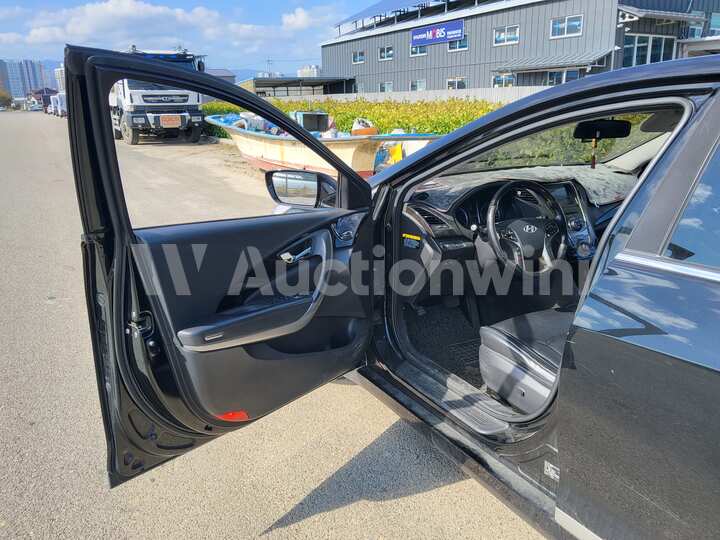 Hyundai Grandeur 2012 — 42