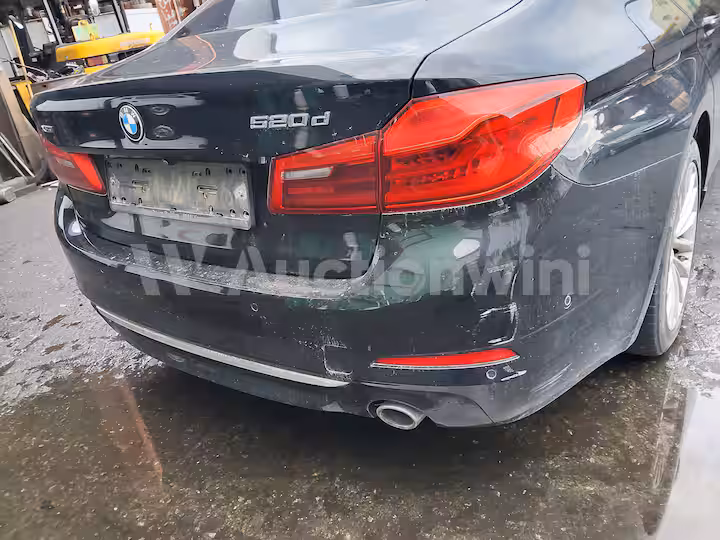 BMW 5 Series 2018 — 17