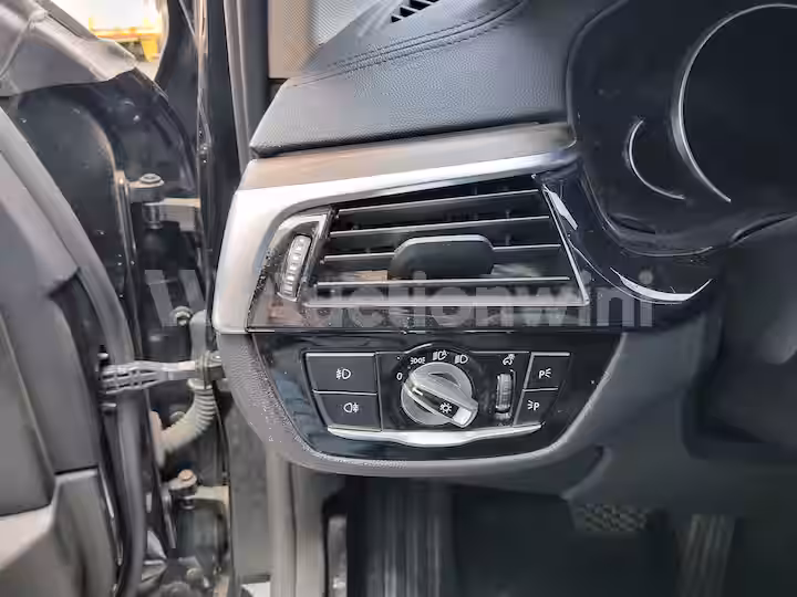BMW 5 Series 2018 — 36