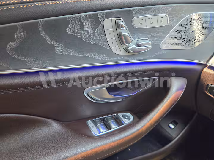 Mercedes Benz CLS Class 2019 — 31