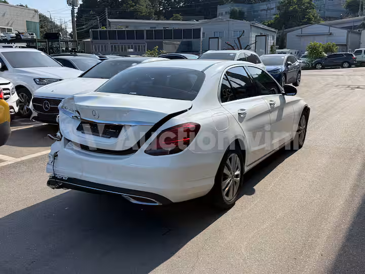 Mercedes Benz C Class 2019 — 4