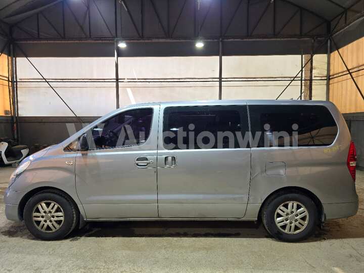 Hyundai Starex 2017 — 2