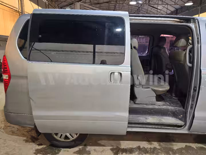 Hyundai Starex 2017 — 24