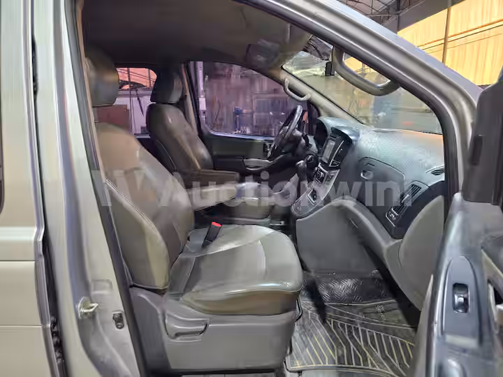 Hyundai Starex 2017 — 27
