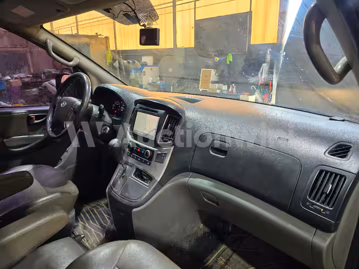 Hyundai Starex 2017 — 29